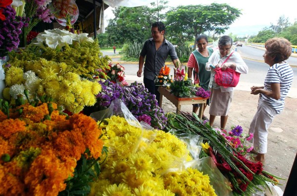 Unos 100 mil capitalinos coronarán a sus deudos
