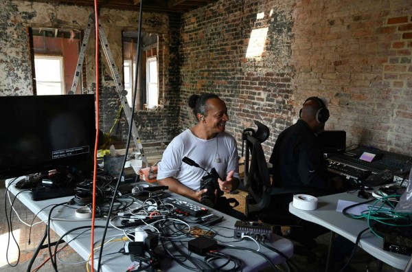 FOTOS: Músico ofrece jazz gratuito a su barrio en EEUU y al mundo&nbsp;&nbsp;
