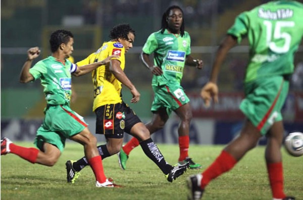 Suspenden clásico sampedrano por malas condiciones de la cancha