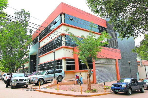 Retiran tres cadáveres de presos asesinados en la PN