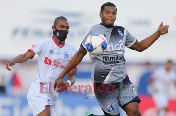 Festejo, consejos a los jugadores y presión por el debut: lo que no se vio en TV del triunfo de Olimpia en Danlí