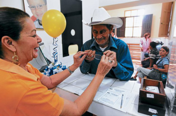 Cien mil hondureños al año recuperan el brillo de sus ojos