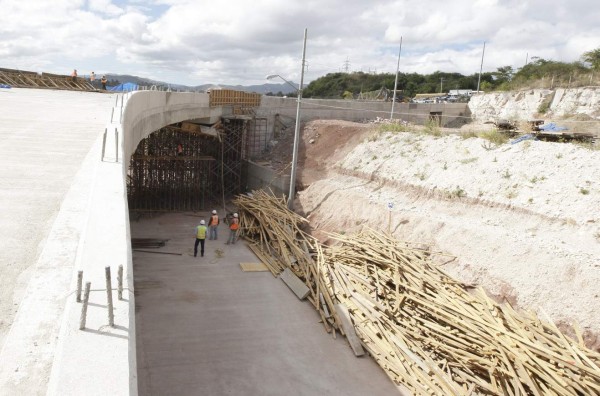 Honduras: Unen sus talentos para vestir a la Virgen Morena