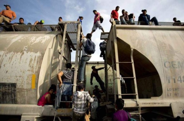 Gobierno mexicano toma control de tren en el que viajan migrantes indocumentados