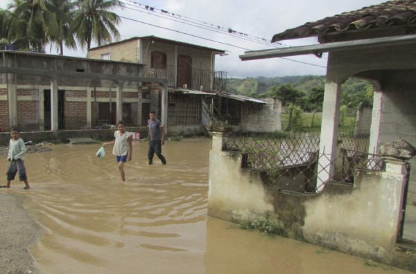 Jutiapa y Juticalpa sufren daños por inundaciones