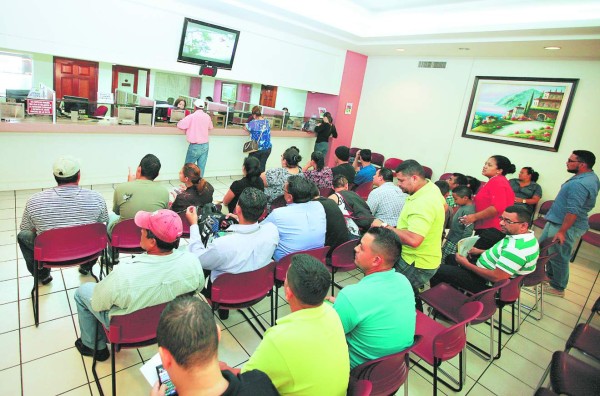 Honduras: Inician a pagar excedentes del RAP a mayores de 81 años