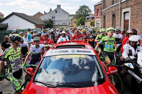 Caída colectiva en tercera etapa del Tour de Francia