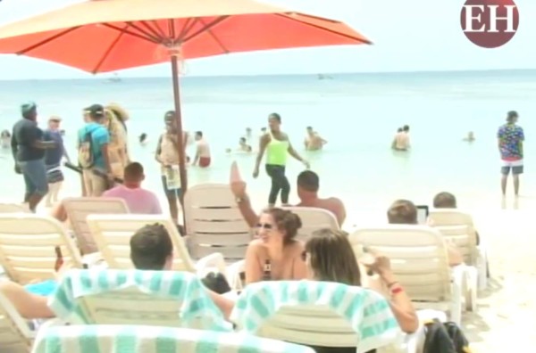 Un saludo especial desde las hermosas playas de Roatán