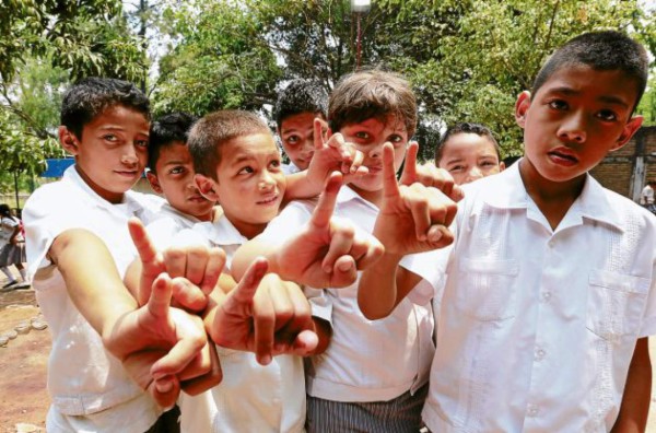 Fiesta cívica y democrática en centros educativos capitalinos