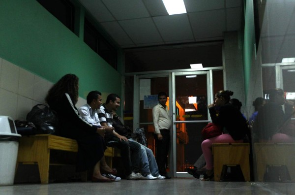 Honduras: Con gran lista de insumos reciben en el IHSS a parturientas