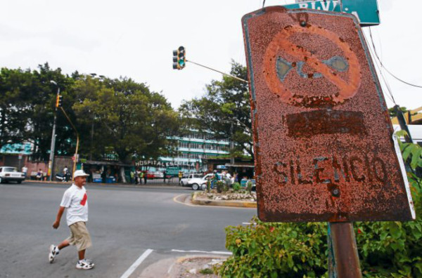 Tegucigalpa y Comayagüela están llenas de señales viales confusas y en desuso