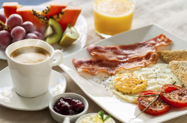 Desayunos dotados con buenos nutrientes