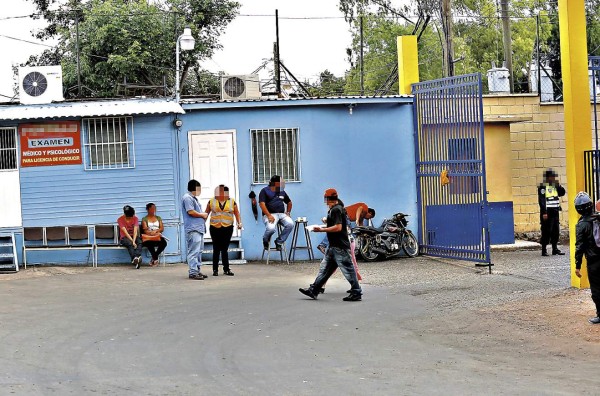 Honduras: Descarada venta de licencias de conducir en la DNT