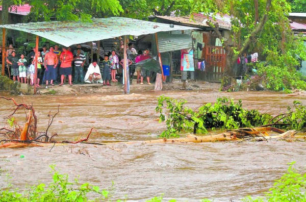 Muerte, daños y damnificados deja frente frío en Honduras