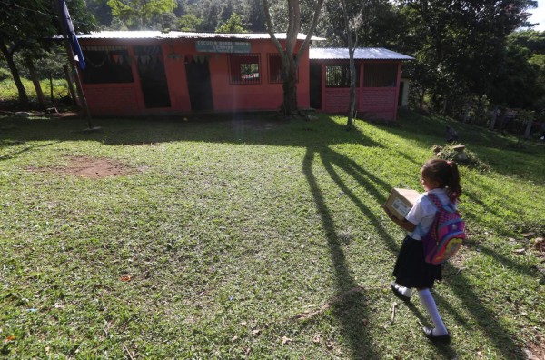 EL HERALDO y CEPUDO donan mobiliario en centros educativos