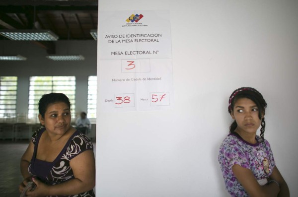 Oficialismo venezolano elige candidatos para comicios