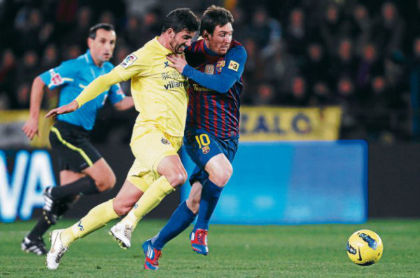 Messi muestra su malestar con los árbitros