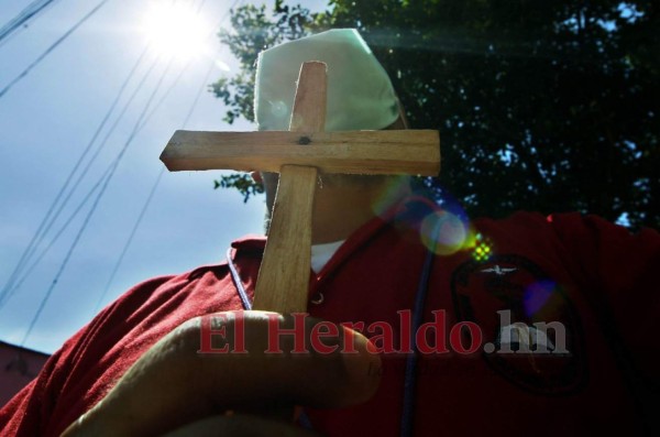 FOTOS: Iglesia revive la pasión y la fe con especial viacrucis el Viernes Santo