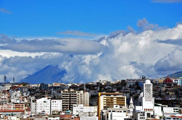 Volcán Tungurahua lanza ceniza