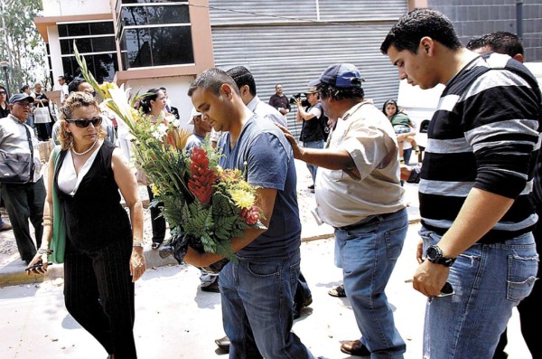 Llanto y dolor en vela de víctimas de fatal vuelo al occidente de Honduras