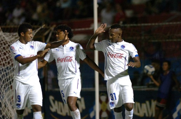 Olimpia golea a Vida y no suelta la cima