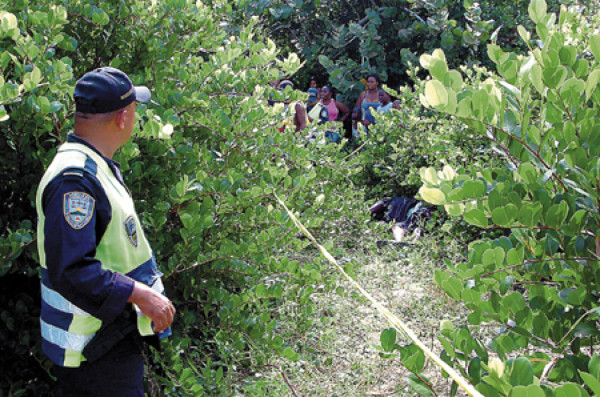 Hallan muertos a dos jóvenes cerca de un río