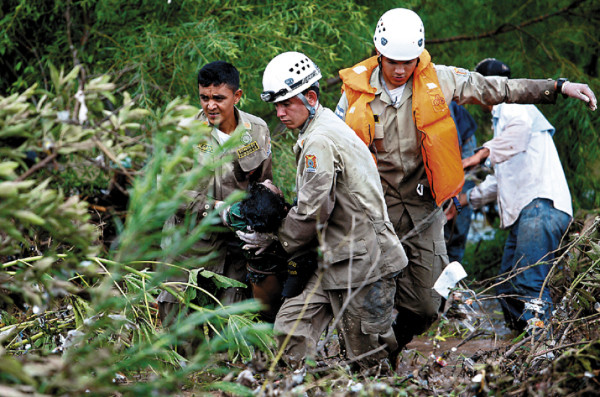 Embravecido río Choluteca arrastra y ahoga a joven de 16 años