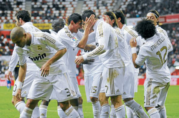 El Blanco no afloja el puño...