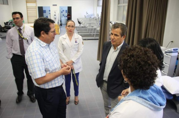 Pinto visitó el Palacio Universitario de los Deportes de la UNAH