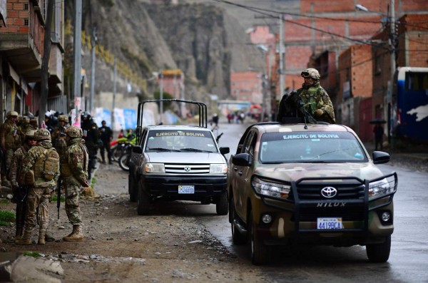 FOTOS: Calles de Bolivia amanecieron militarizadas tras salida de Evo Morales