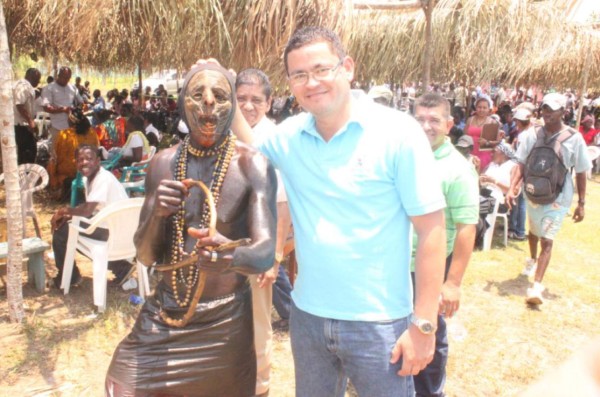 Marlon Escoto celebró cuatro años como ministro de Educación de Honduras