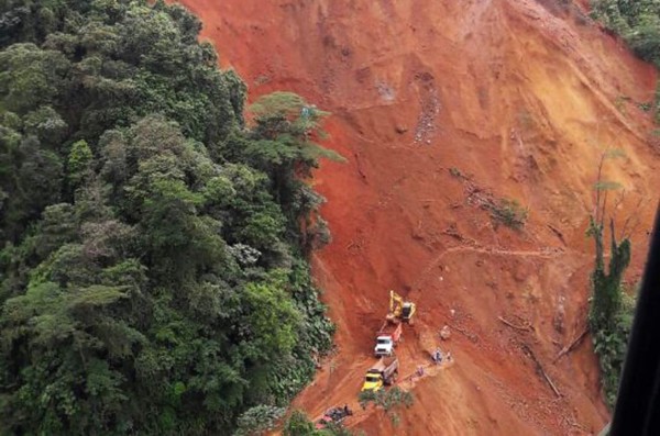 Cuatro muertos y tres atrapados en el lodo por alud en comunidad indígena de Colombia