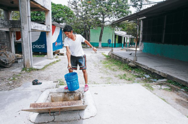 Calamidad escolar mantiene en riesgo a 1,000 estudiantes