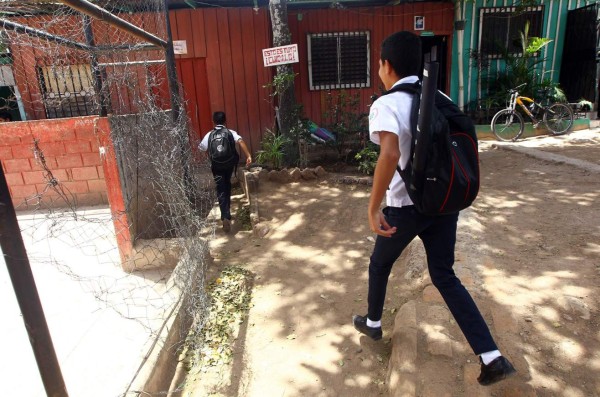 Honduras: Instalaciones sanitarias y aulas, principales carencias escolares