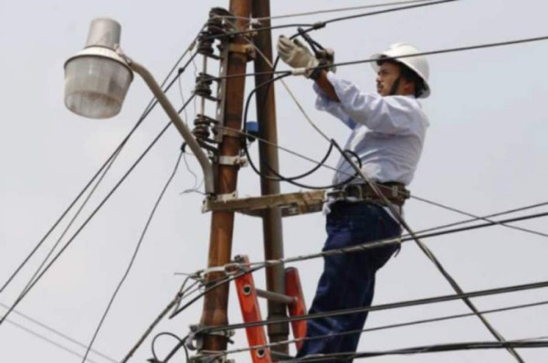 Colonias sin energía eléctrica en Tegucigalpa y San Pedro Sula