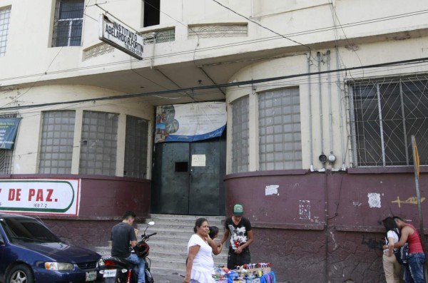 Educación mejora emblemáticos centros de media en la capital de Honduras