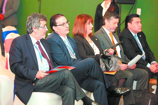 Maccih a favor de reelegir al fiscal general Óscar Chinchilla