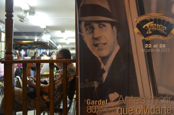 Homenaje a Carlos Gardel a 80 años de su muerte.