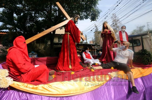 FOTOS: Iglesia revive la pasión y la fe con especial viacrucis el Viernes Santo