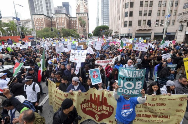 Trump reitera que su polémico inicio es debido al caos que heredó del gobierno Obama