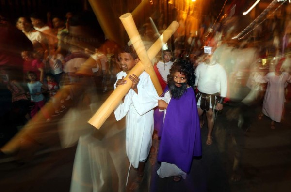 FOTOS: Niños capitalinos reviven el Viacrucis