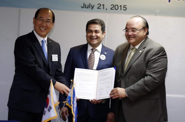 Honduras y Corea del Sur firman acuerdo para desarrollo de puertos