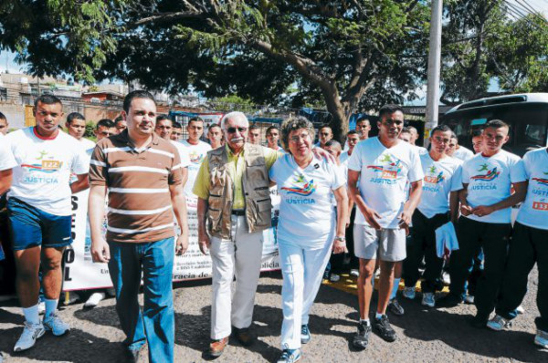 Claman justicia por crimen de Landaverde