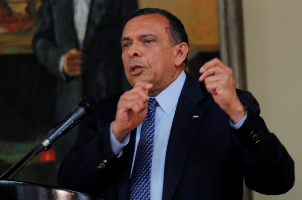 Lobo Sosa participará en cumbre de Petrocaribe