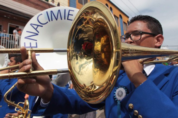 Honores a Honduras en su 193 aniversario de independencia
