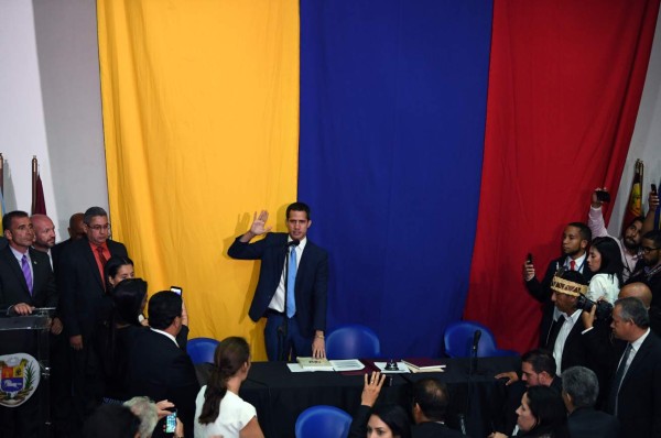Guaidó es ratificado presidente del Parlamento por diputados de oposición&nbsp;