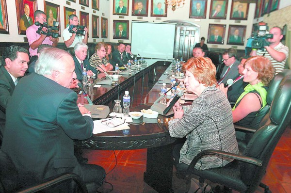 Honduras suscribe convenio para promover la transparencia