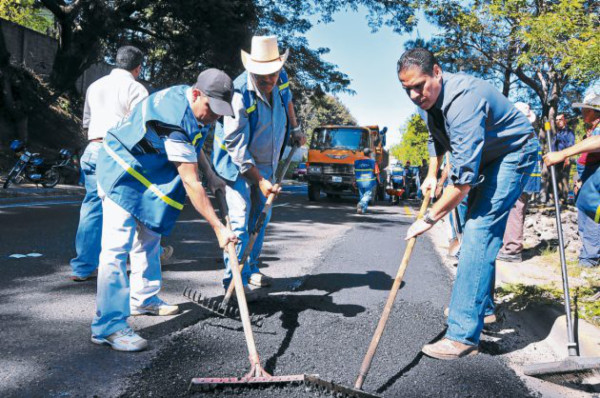 'Mientras otros hacen política, yo trabajo”