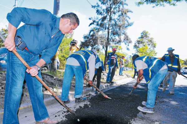'Mientras otros hacen política, yo trabajo”
