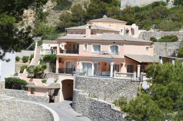 FOTOS: Brad Pitt y Angelina Jolie compran hermosa casa en España